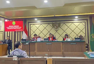 Terdakwa mantan Menteri Pendidikan, Kebudayaan, Riset, dan Teknologi (Mendikbudristek) Nadiem Makarim menjalani sidang banding lanjutan kasus dugaan korupsi pengadaan Chromebook di Pengadilan Tinggi (PT) Jakarta, Rabu (12/8/2026). (Liputan6.com/Devira Prastiwi)