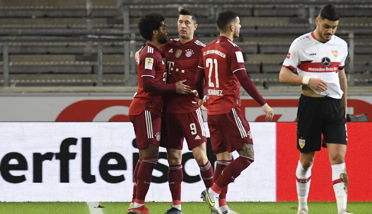 Akhirnya pada menit ke-40 Bayern Munchen berhasil unggul 1-0. Sepakan kaki kanan Serge Gnabry ke arah tiang jauh usai menerima umpan datar Leroy Sane mampu menaklukkan kiper VFB Suttgart, Florian Mueller. (AFP/Thomas Kienzle)