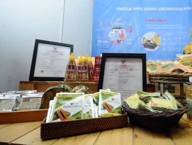 Beragam produk dipamerkan pada Pasar Inovasi dan Kreativitas di Graha Pengayoman, Jakarta, Selasa (31/10). Ajang ini untuk mengkomersialisasikan produk kekayaan intelektual pelaku bisnis. (Liputan6.com/Helmi Fithriansyah)