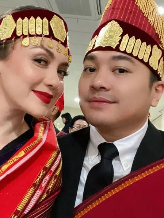 Upacara mangadati yang dijalani Rianti Cartwright (Sumber: Instagram/riantic)