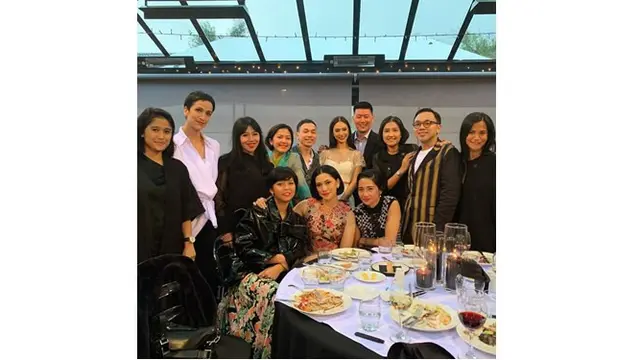 Pesta pernikahan kedua Nadia dan Mikael ini mengusung konsep welcome dinner.