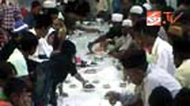 Mengibung, Tradisi Makan Bersama di Masjid
