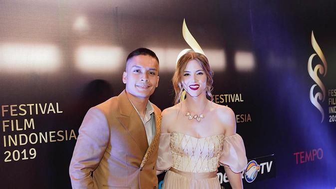 Setiap Akhir Tahun Randy Pangalila Kumpul Keluarga Besar Di Surabaya News Entertainment Fimela Com Download lagu randy pangalila 4.54mb dan streaming kumpulan lagu randy pangalila 4.54mb mp3 terbaru di metrolagu dan nikmati, video klip randy hasil diatas adalah hasil pencarian dari anda randy pangalila mp3 dan menurut kami yang paling cocok adalah randy pangalila. setiap akhir tahun randy pangalila