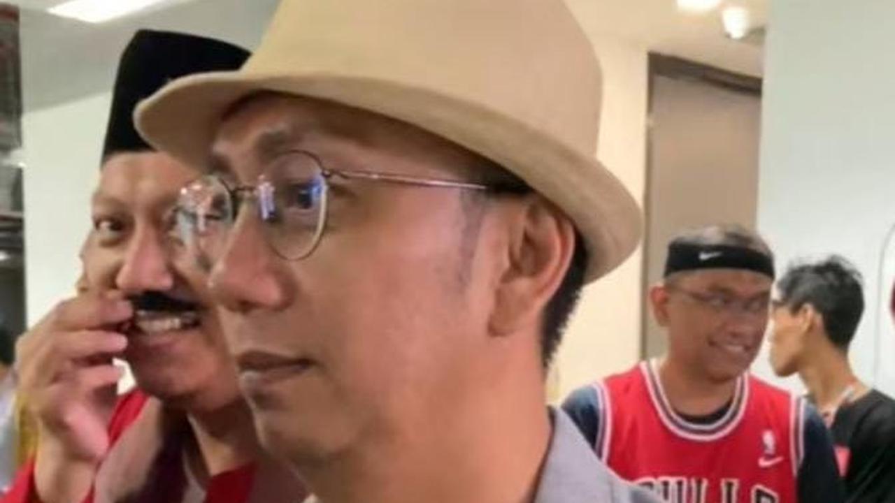 Uniknya, warganet menilai sosok peniru Ridwan Kamil dan Chef Juna pada video itu dinilai sangat mirip dengan tokoh aslinya.