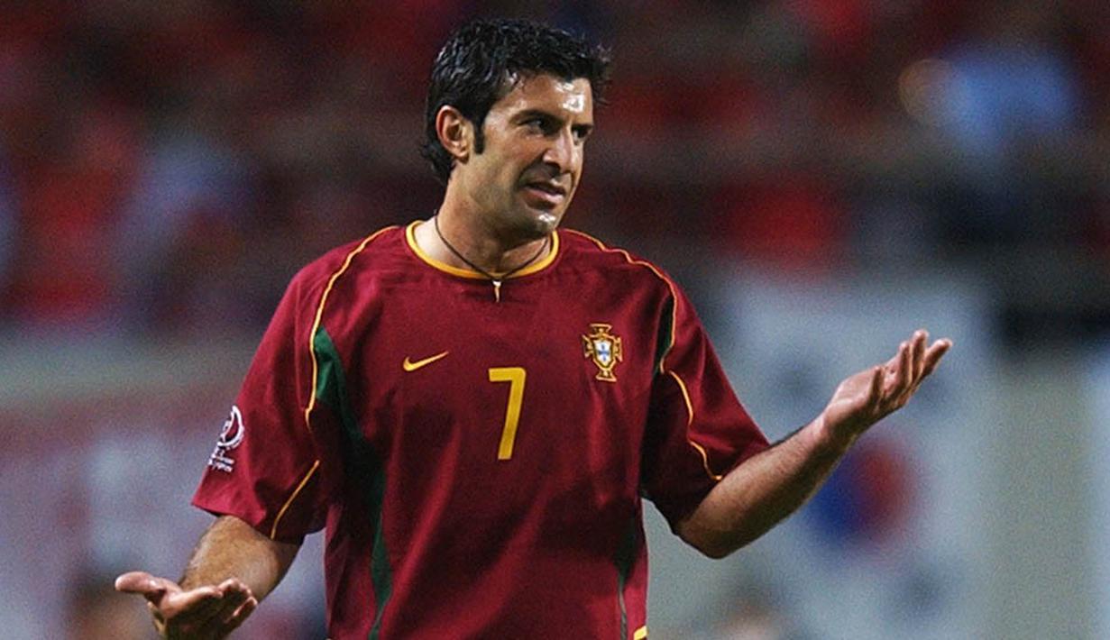 4. Luis Figo (Portugal), winger ini meraih gelar Ballon'd'Or pada tahun 2000. Sepanjang kariernya mengoleksi 23 gelar bersama Sporting CP, Barcelona, Real Madrid, dan Inter Milan, namun belum pernah meraih gelar bersama negaranya. (AFP/Christophe Simon)