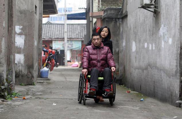 Kalau dalam 3 tahun Hongbo tak bisa berdiri, maka ia harus berpisah dengan Yang Nan| Photo copyright Dailymail.co,uk