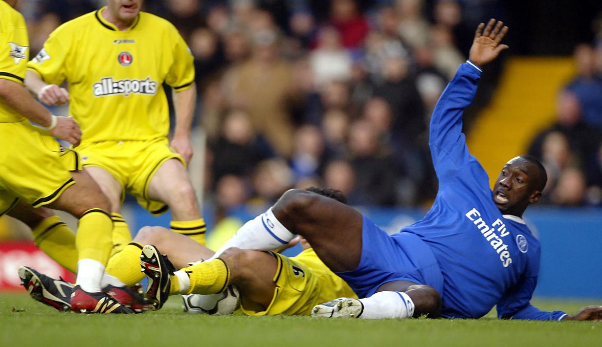 Jimmy Floyd Hasselbaink. Striker kelahiran 27 Maret 1972 ini menjadi top skor di Liga Inggris sebanyak dua kali dengan dua tim berbeda. Pada musim 1998/1999 ia meraihnya bersama Leeds United dengan torehan 18 gol dan yang kedua bersama Chelsea pada 2000/2001 dengan 23 gol. (AFP/Jim Watson)
