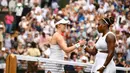 Petenis AS, Serena Williams berjabat tangan dengan Alison Riske yang juga berasal dari AS usai bertanding pada perempat final Grand Slam Wimbledon di London, Selasa (9/7/2019). Serena ke semifinal dengan susah payah usai mengalahkan Alison Riske 6-4, 4-6, dan 6-3. (Daniel LEAL-OLIVAS/AFP)