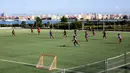 Hari ini menjadi hari kelima pemusatan latihan Korea-Korea Selecao (KKS) di negaranya Cristiano Ronaldo. Kali ini, mereka berlatih dan menimba ilmu di akademi klub tersukses di Liga Portugal, yaitu Benfica. (Bola.com/Bagaskara Lazuardi)