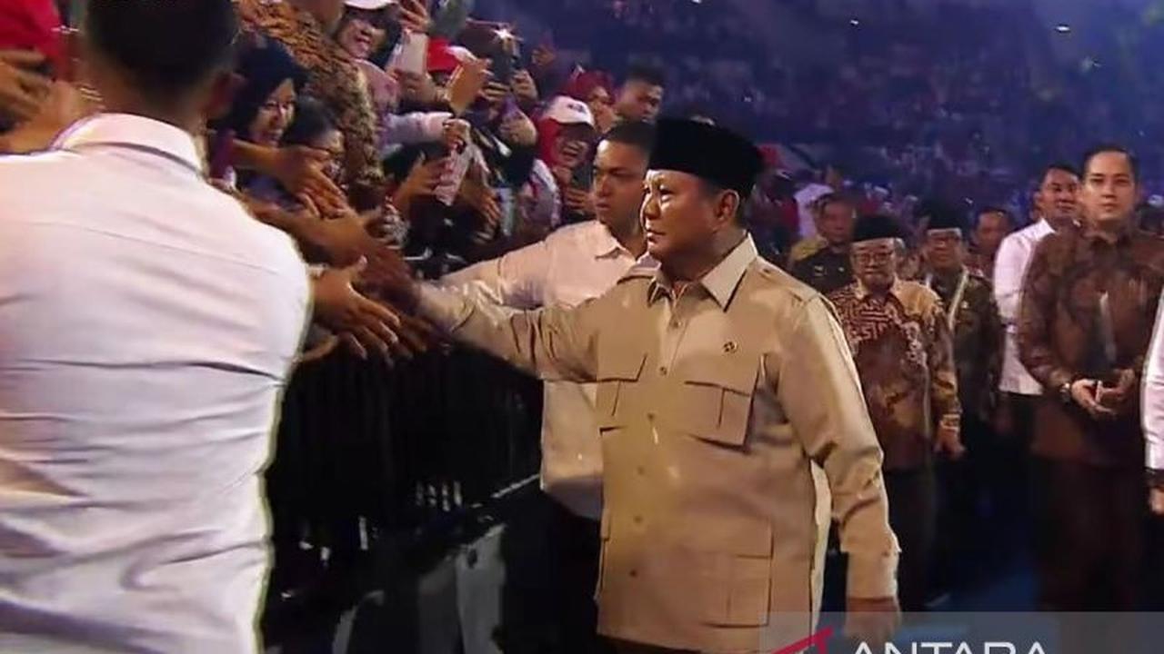 Presiden Prabowo Anugerahkan Penghargaan Guru Berdedikasi pada Puncak Hari Guru Nasional 2025