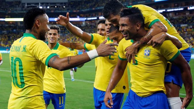 Neymar mencetak satu gol plus satu assist saat Timnas Brasil ditahan 2-2 Kolombia pada laga uji coba di Hard Rock Stadium, Miami, Florida, Sabtu (7/9/2019). (AFP/RHONA WISE)