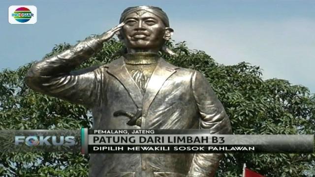 Paguyuban pemuda di Pemalang, Jawa Tengah, ciptakan patung Jenderal Sudirman dari limbah styrofoam yang diklaim awet ratusan tahun. 