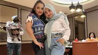 Krisdayanti Saat Makan Malam Bersama Ameena dan Aurel Hermansyah,credit: @krisdayantilemos