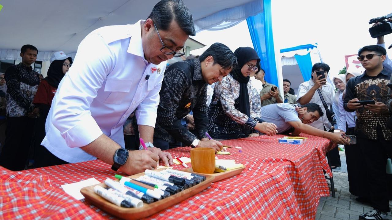 Dukung Program Presiden Prabowo, Menteri Ekraf Tinjau Sekolah Garuda di Kalsel