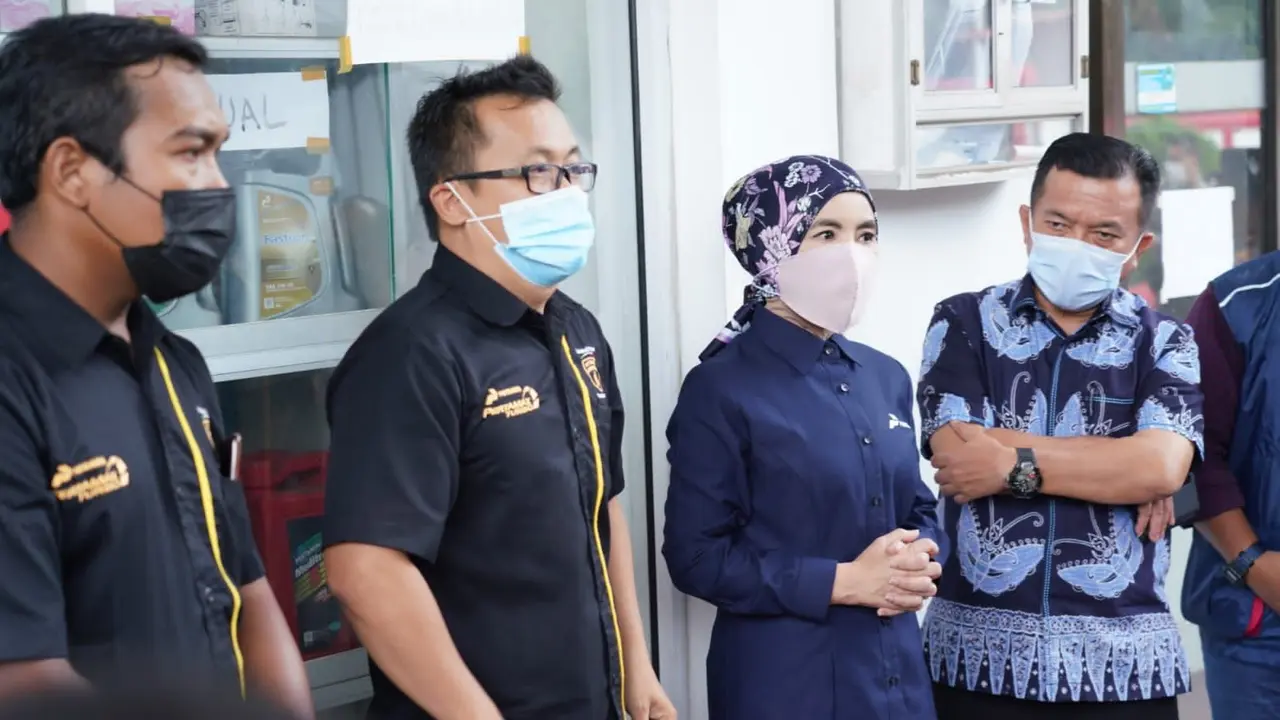 Direktur Utama PT Pertamina (Persero) Nicke Widyawati mengunjungi fasiltas  terminal BBM wilayah Jambi dan Sumatera Selatan. (Dok Pertamina)