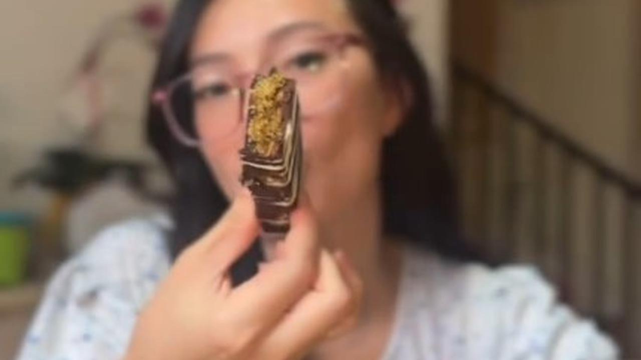 7 Potret Asmirandah Buat Cokelat Dubai Sendiri, Penasaran Meski Sudah Nyobain yang Asli - Hasilnya Menggiurkan