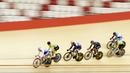 Para pesepeda memacu kecepatan pada nomor Men Junior Keirin saat Asian Track Championship 2019 di Jakarta International Veledrome, Jakarta, Kamis (10/1). Kejuaran balap sepeda ini akan berlangsung hingga Minggu (13/1). (Bola.com/Yoppy Renato)