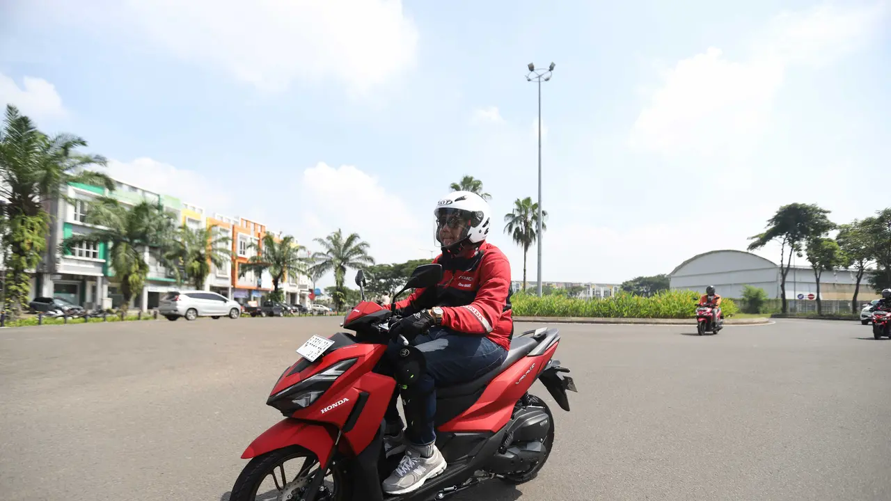 Ngetes Honda Vario 125 Melintas Perkotaan: Versi Street Handling-nya Lebih Oke (ist)