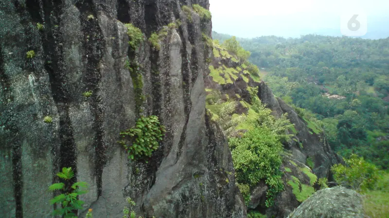 Simak, Peraturan Unik Bagi Pendaki Gunung Suroloyo Pacitan