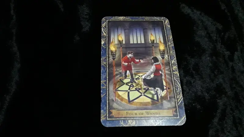 Four of Wands, kartu yang terbuka dalam Tarot Hari Ini, Selasa, 14 Agustus 2018. (Foto: Elisabet Kusumodewi)