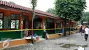 Kondisi SDN 6 Kalibaru yang  sekitar pukul 07.15 Wib sebelum kegiatan belajar dimulai, Cilodong, Jawa Barat, Jumat (26/2/2016). Sebanyak 4 ruangan kelas dan guru di SDN Kalibaru 6 ambruk karena tingginya curah hujan. (Liputan6.com/Yoppy Renato)