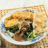 Nasi pecel madiun./Copyright depositphotos.com/ikarahma