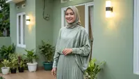 8 Model Blus Lebaran 2026 Anti Ribet Dipadu Rok Plisket, Simpel Tapi Terlihat Mewah