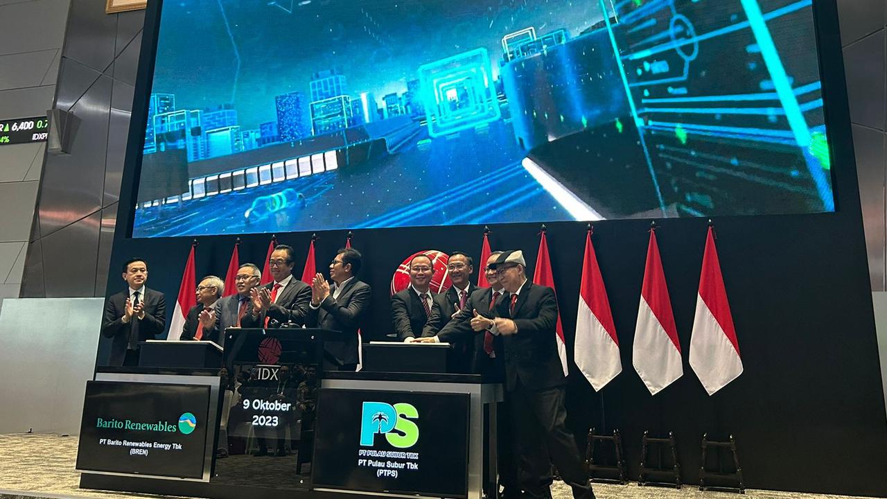 Pencatatan saham perdana PT Barito Renewables Energy Tbk (BREN) dan PT Pulau Subur Tbk (PTPS), Senin (9/10/2023). (Foto: Liputan6.com/Elga N)