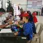 Sejumlah penumpang memeriksakan diri di fasilitas pelayanan kesehatan gratis KAI di Stasiun Besar Purwokerto, Jawa Tengah. (Foto: Liputan6.com/KAI Daop 5/Muhamad Ridlo)