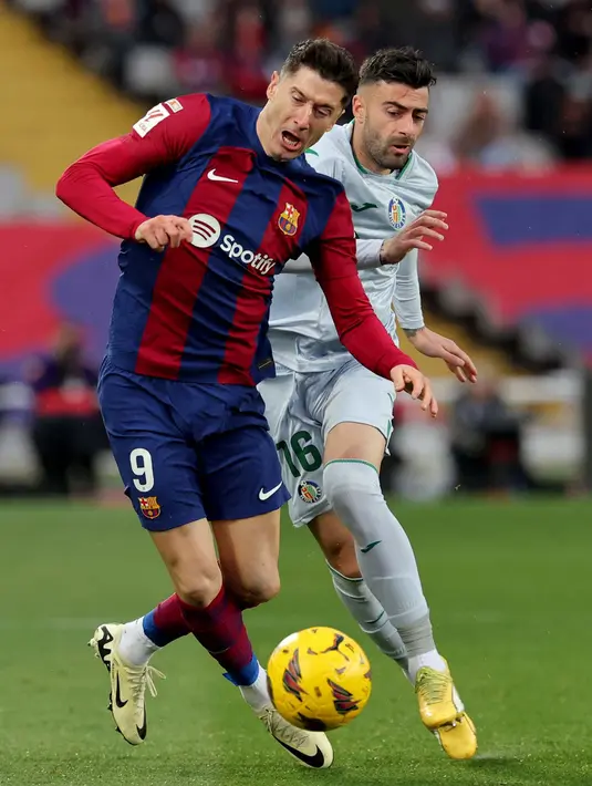 Gol ketiga Barcelona yang bersarang di gawang Getafe dicetak Frenkie de Jong mencetak di menit ke-61 dan Fermin Lopez (90+1) melengkapi pesta kemenangan Blaugrana. (LLUIS GENE/AFP)