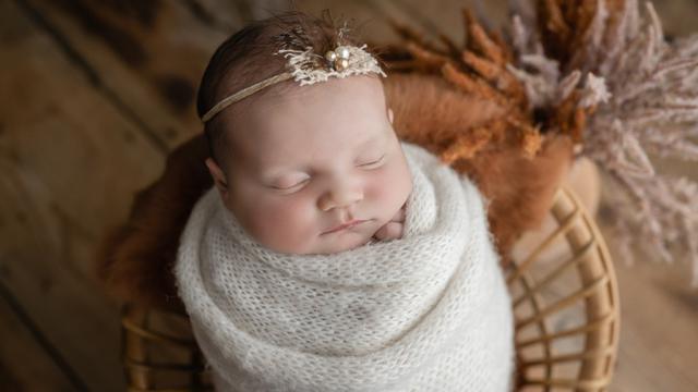 Ilustrasi bayi perempuan