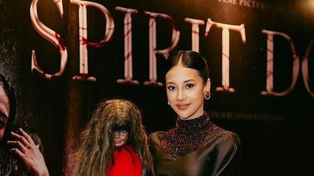 Ketika menghadiri premier film horor 'Spirit Doll' kaki Anya juga terlihat jenjang.