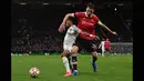 Nemanja Matic yang berperan sebagai kapten menunjukkan bahwa ia memang pemain serba bisa. Dirinya diminta pelatih untuk mengisi posisi bek berduet Eric Bailly. Ia pun melakukan tugasnya dengan baik. Mengontrol barisan pertahanan sekaligus membangun serangan bagi tim dari belakang. (AFP/Paul Ellis)