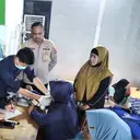 Dikepung Asap TPA Jatiwaringin, Warga Cek Kesehatan Dapat Obat dan Masker