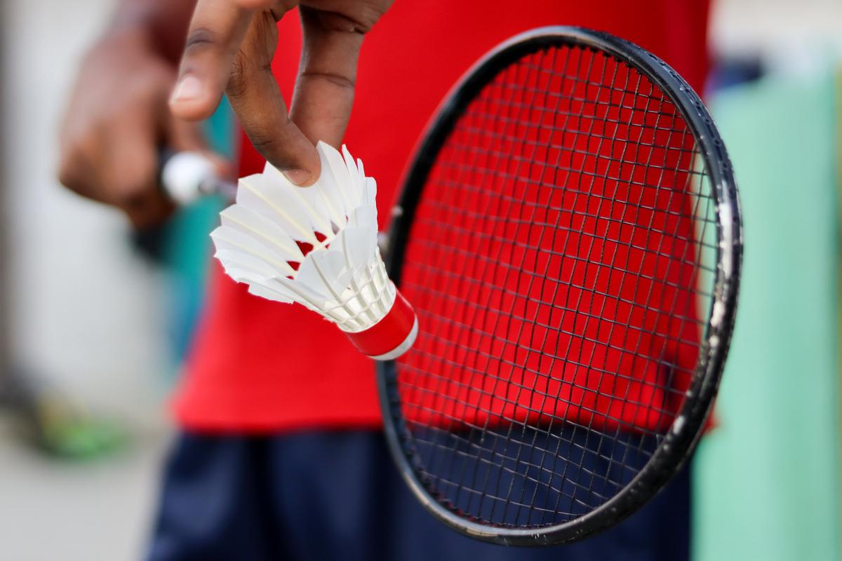 Ilustrasi bulu tangkis, badminton, raket, shuttlecock