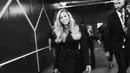 Beyonce nampak kenakan double breasted dengan rok mini dari Rose Huntington-Whiteley x Wardrobe.NYC [@beyonce]