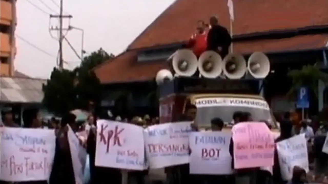 Kilas Indonesia: Demo Pedagang Pasar Turi di Balaikota Surabaya