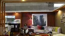 Pengunjung saat menikmati stan desain interior pada ajang Perfect Home Young Interior Desainer Award di JCC, Jakarta, Minggu (22/11).Kegiatan tersebut terdiri dari empat kategori perlombaan. (Liputan6.com/Fery Pradolo)
