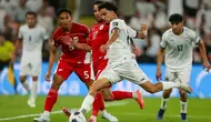 Gelandang Irak, Zidane Iqbal lepas dari kawalan bek Timnas Indonesia, Calvin Verdonk dalam laga kedua Grup B putaran keempat Kualifikasi Piala Dunia 2026 zona Asia, Minggu (12/10/2025). (Dok. Timnas Irak).