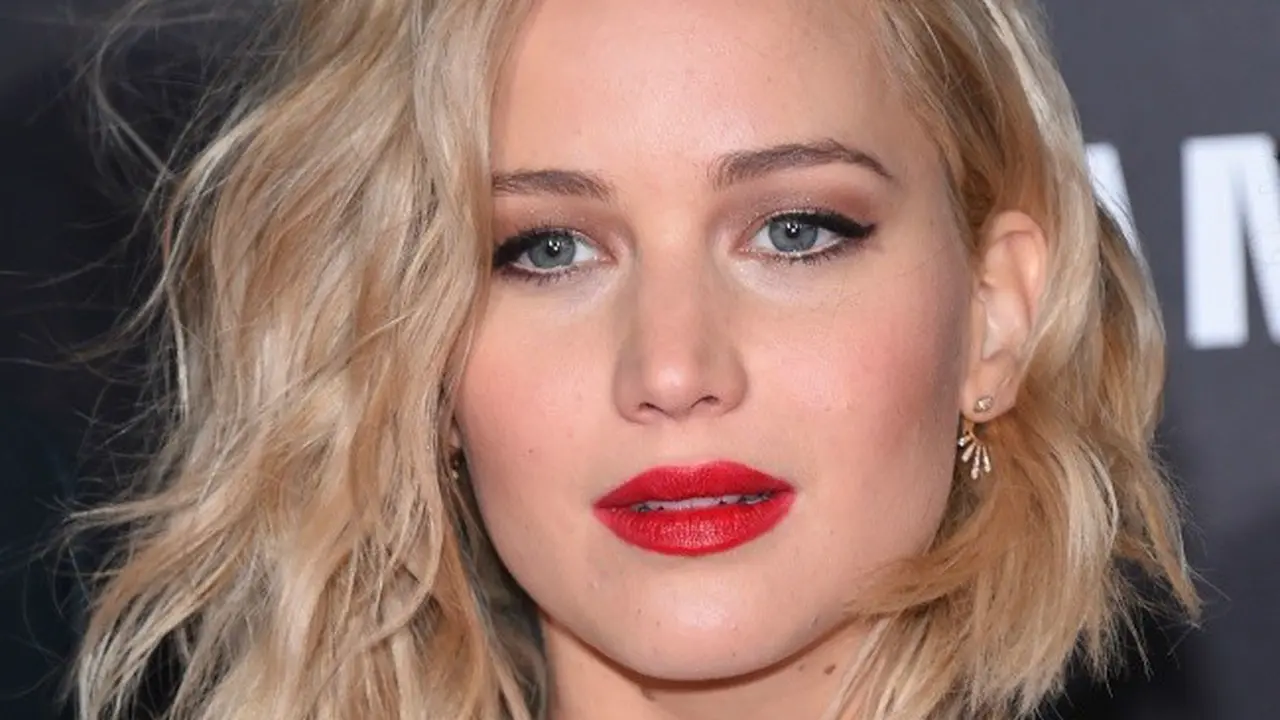 Gaun Menstruasi JLaw