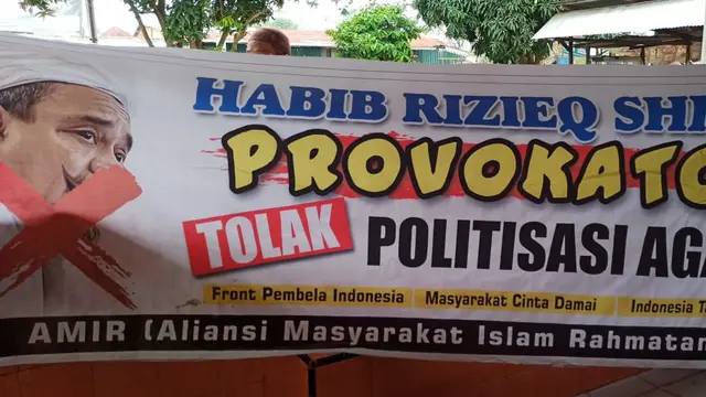 Spanduk penolakan