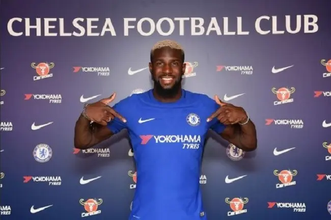 Tiemoue Bakayoko menandatangani kontrak lima musim bersama Chelsea. (Twitter)