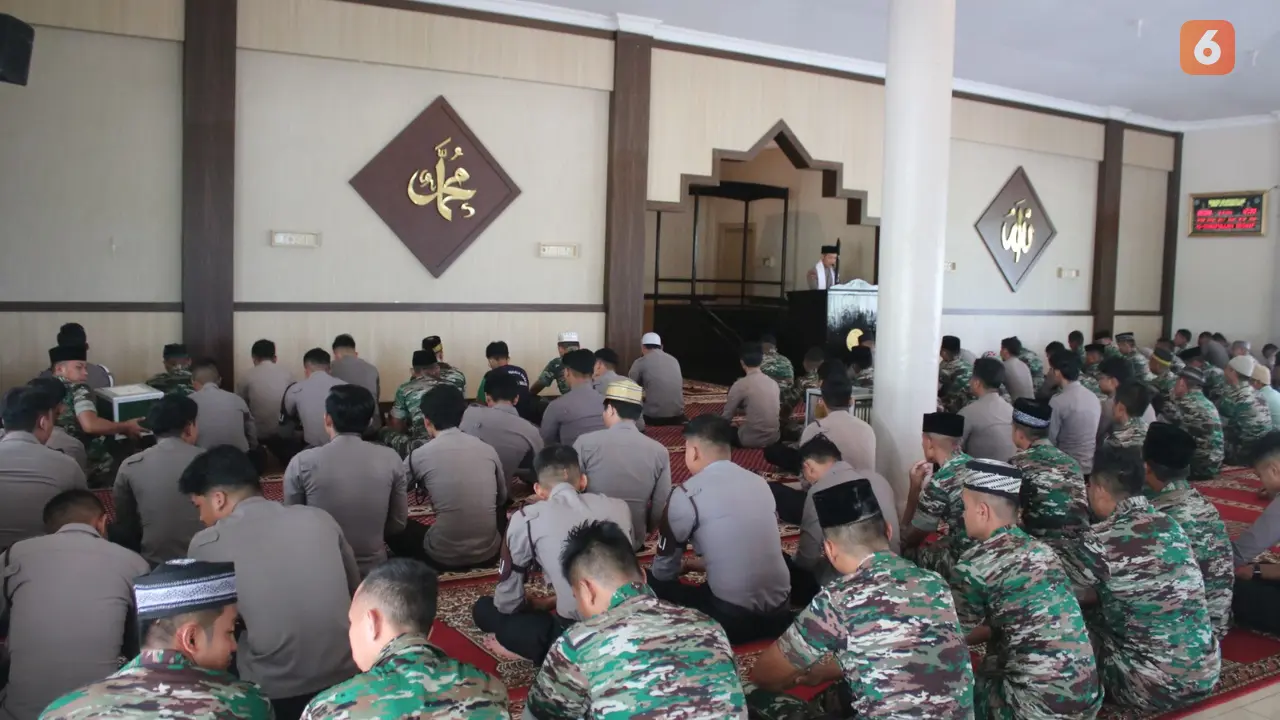Salat Jumat TNI Polri