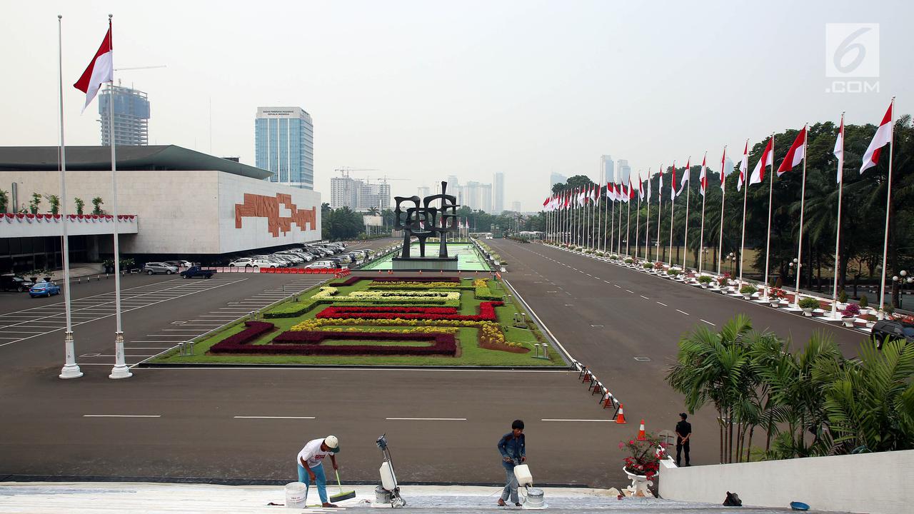 Bersih-Bersih dan Perawatan Rutin Gedung Parlemen