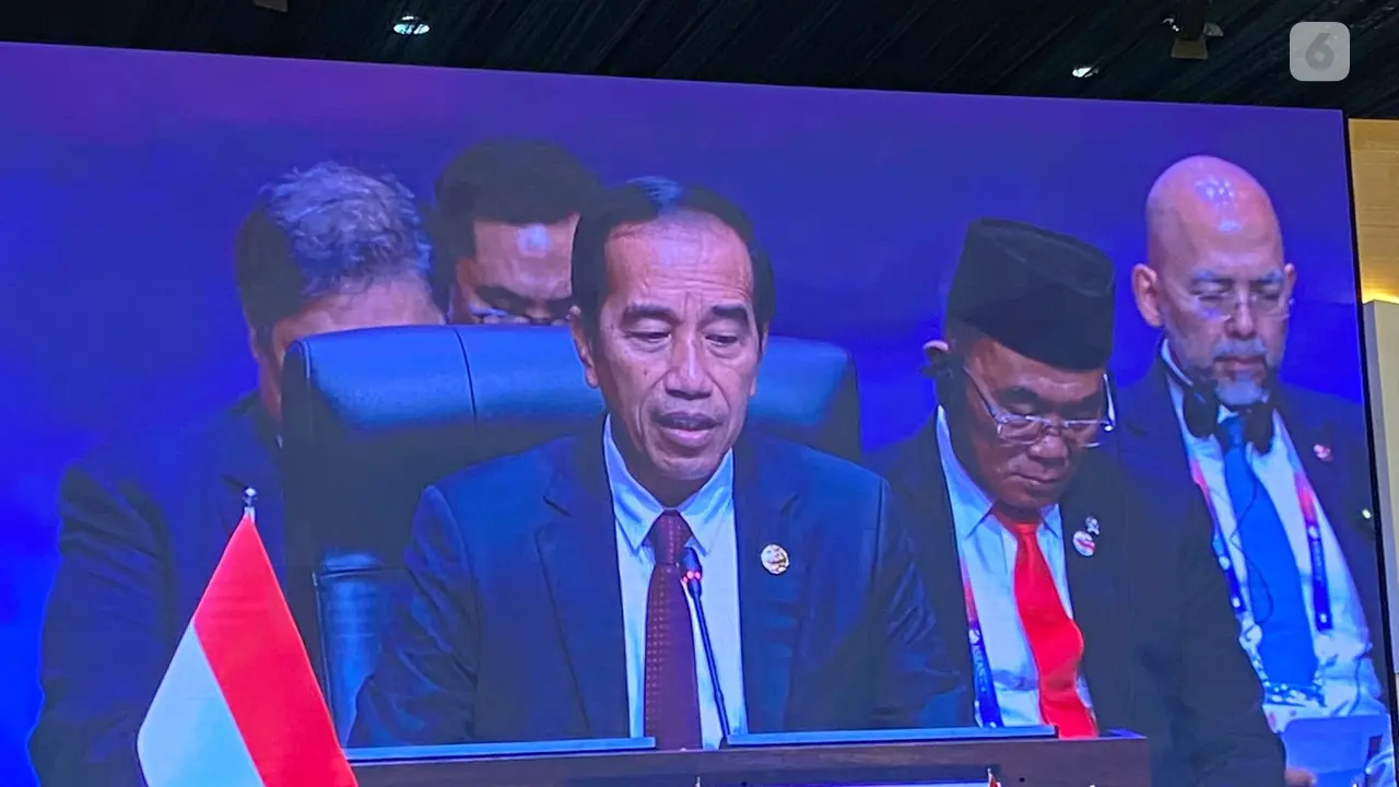 Presiden Jokowi mewakili ASEAN menyampaikan penghargaannya terkait dukungan dari China, Jepang dan Korea Selatan yang selama ini telah membantu pengembangan ekosistem baterai EV (Liputan6.com/Teddy Tri Setio Berty).