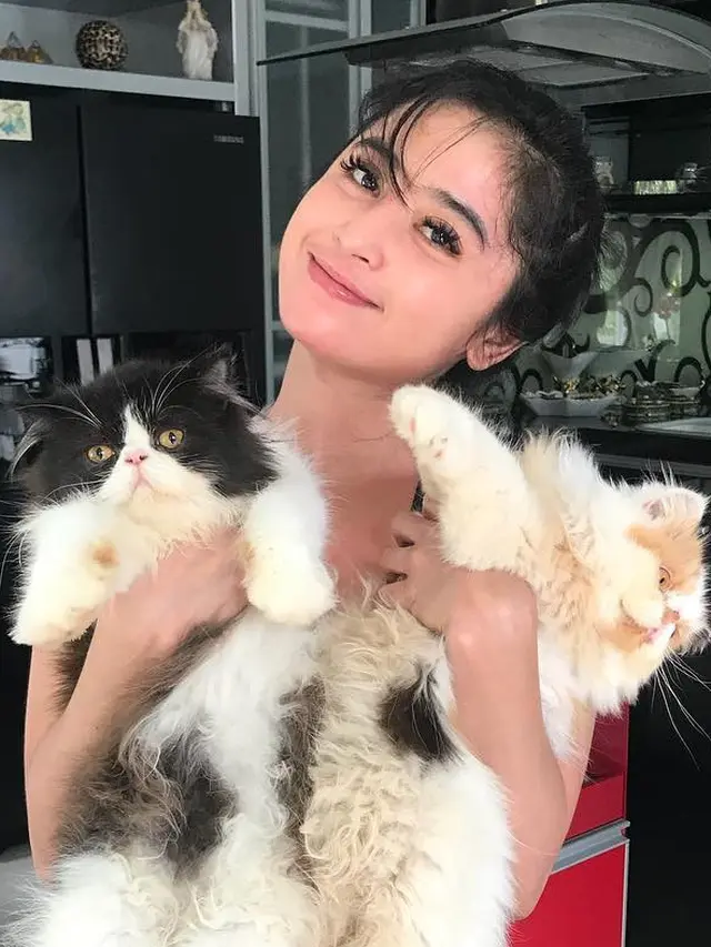 [Bintang] Masih Imut, Begini Tampilan Dewi Perssik Tanpa Makeup Tebal