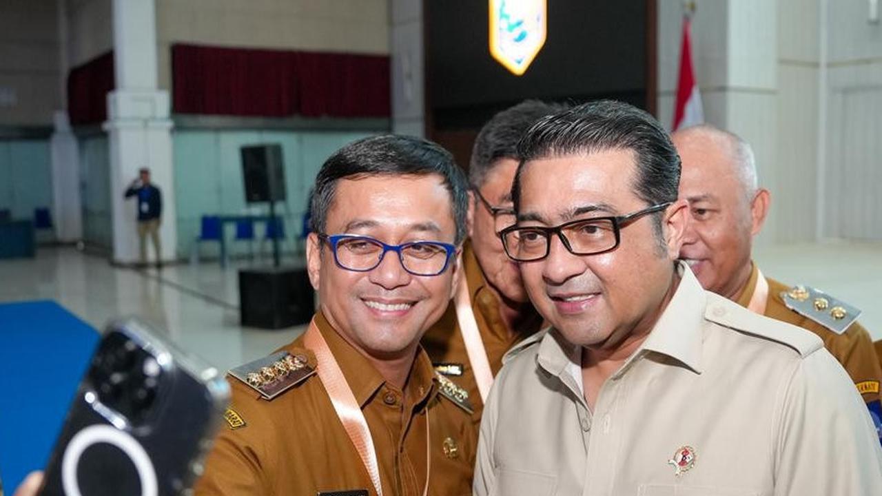 Menteri Ekraf Teuku Riefky Harsya Beri Materi di Retret Jatinangor