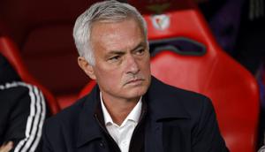 Pelatih kepala SL Benfica asal Portugal #00, Jose Mourinho, terlihat sebelum pertandingan liga Portugal antara SL Benfica dan Casa Pia AC di Estadio da Luz di Lisbon pada 9 November 2025. (FILIPE AMORIM/AFP)