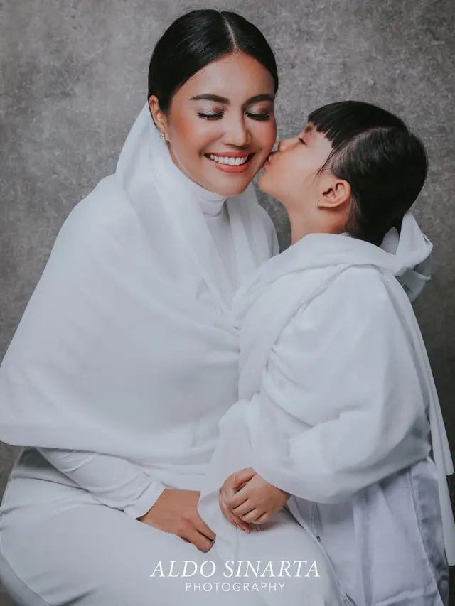 [Bintang] Artis Beri Dukungan untuk Denada