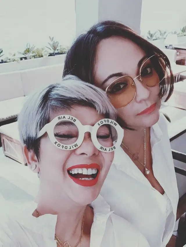 6 Potret Terbaru Gladys Suwandhi yang Awet Muda di Usia 50 Tahun